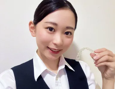 透明なマウスピース型矯正装置を用いた矯正治療